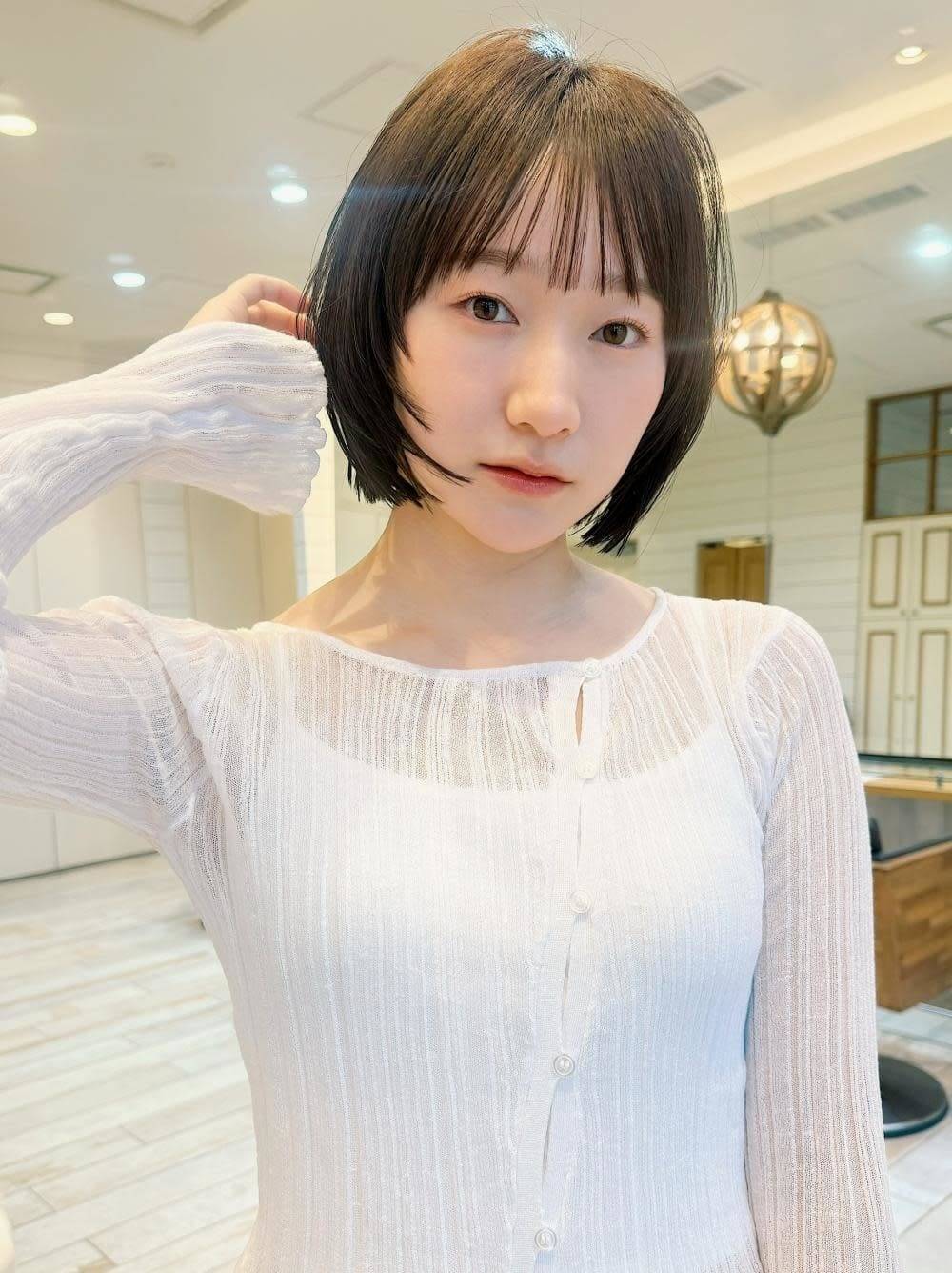 ホワイトグレージュ