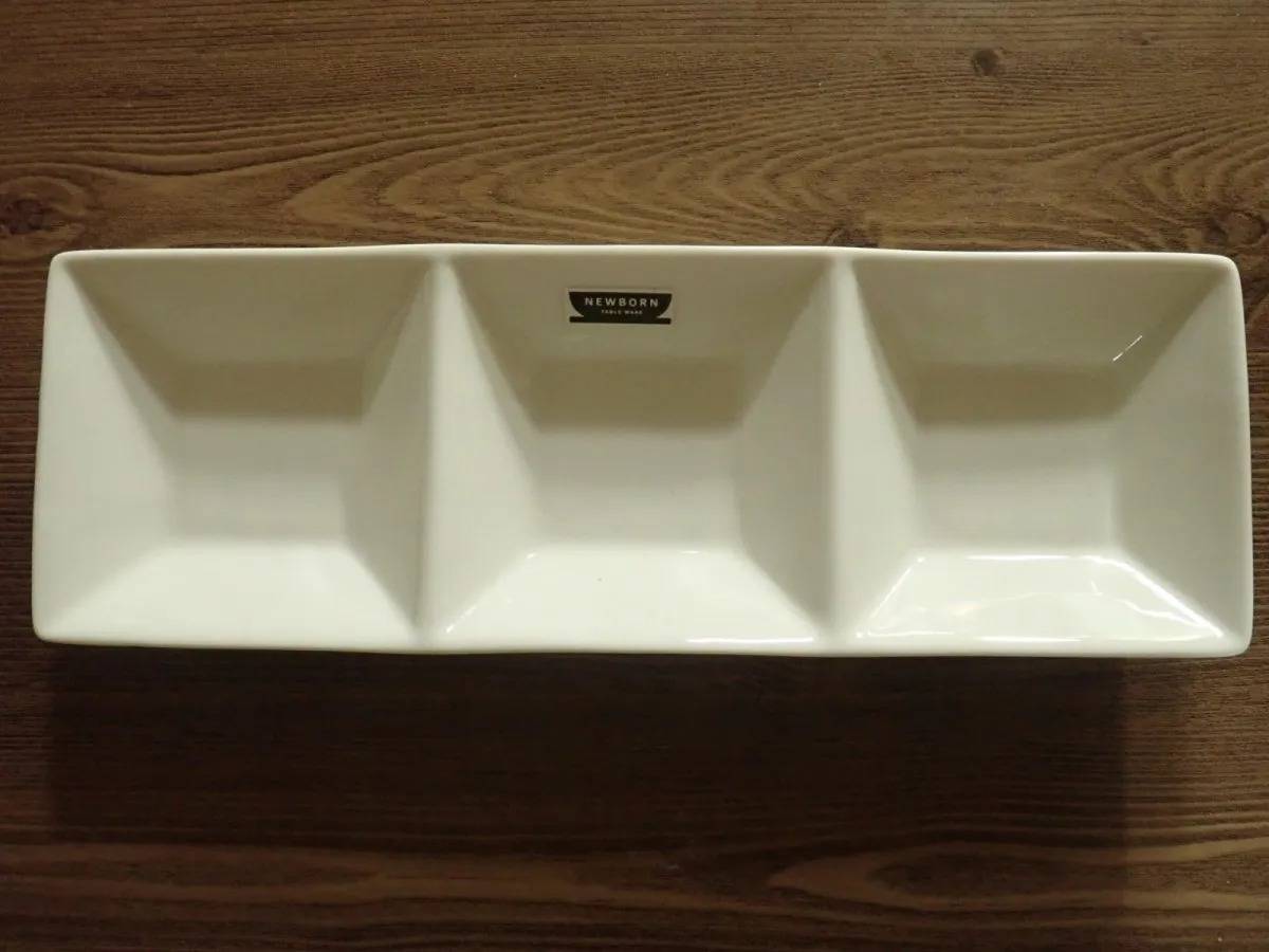 ダイソー：ニューボーン三仕切り皿約23cm×7.5cm