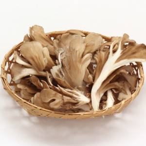 もはや週5で食べたくなる。切って炒めるだけの「舞茸」の簡単レシピ