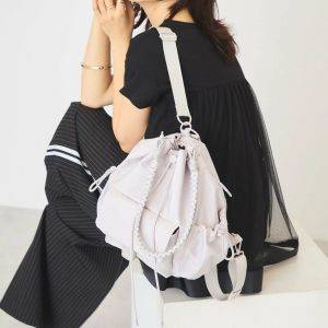 【AMERICAN HOLIC】多めの荷物もスッキリ収納。50代のお出かけに最適な《2WAYバッグ》