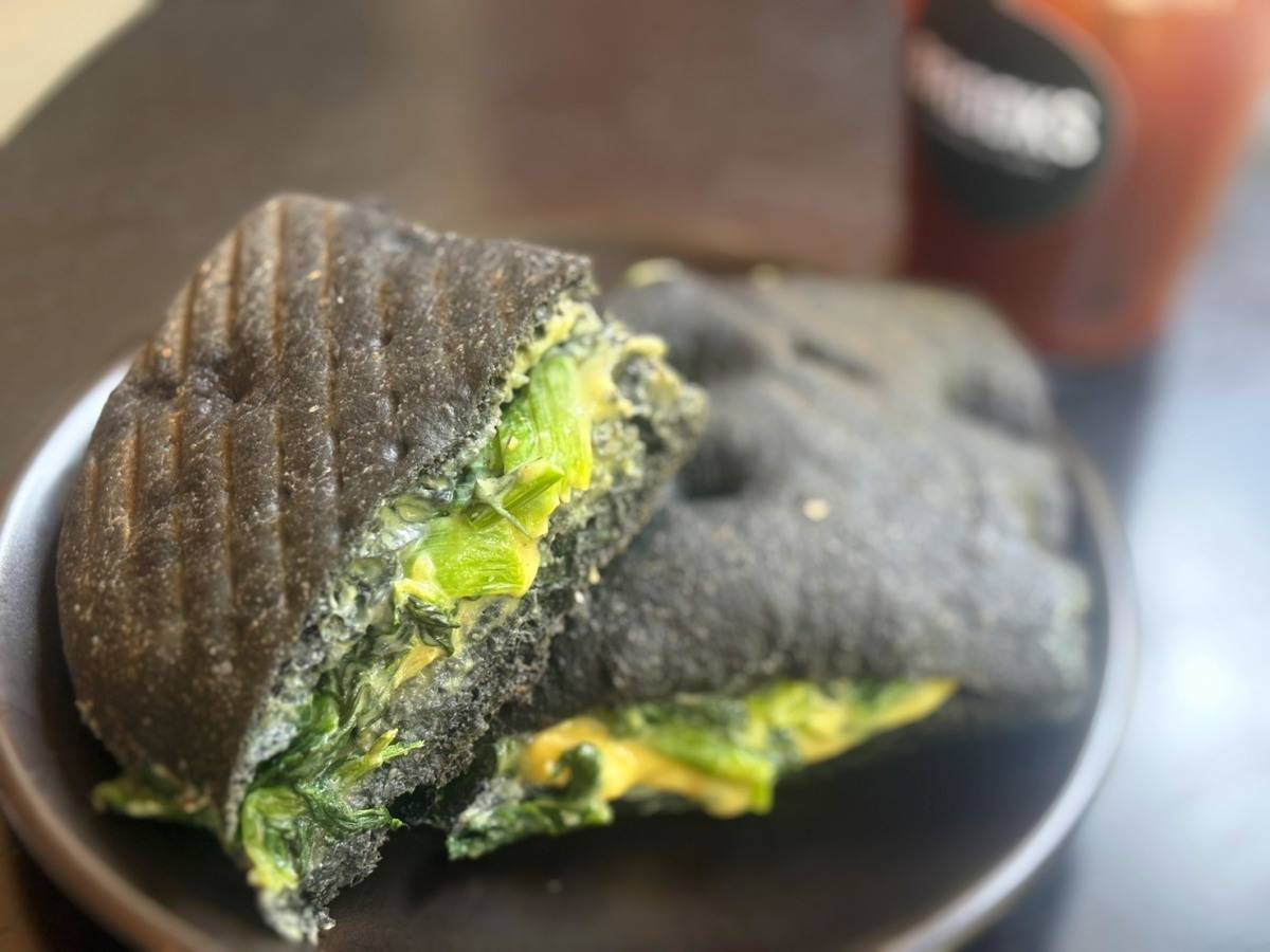 BROOKS GREENLIT CAFEの「GREENLIT SAND」
