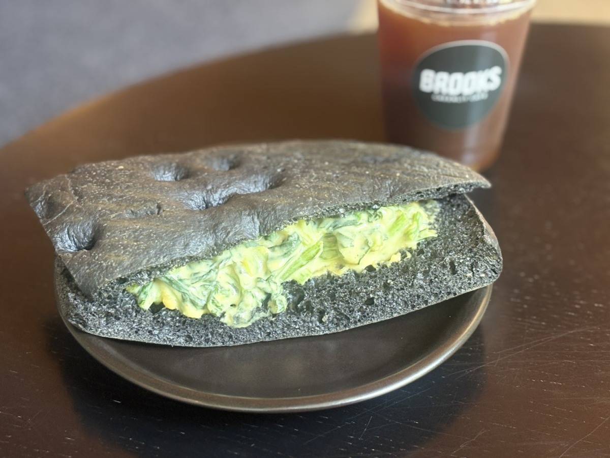 BROOKS GREENLIT CAFEの「GREENLIT SAND」