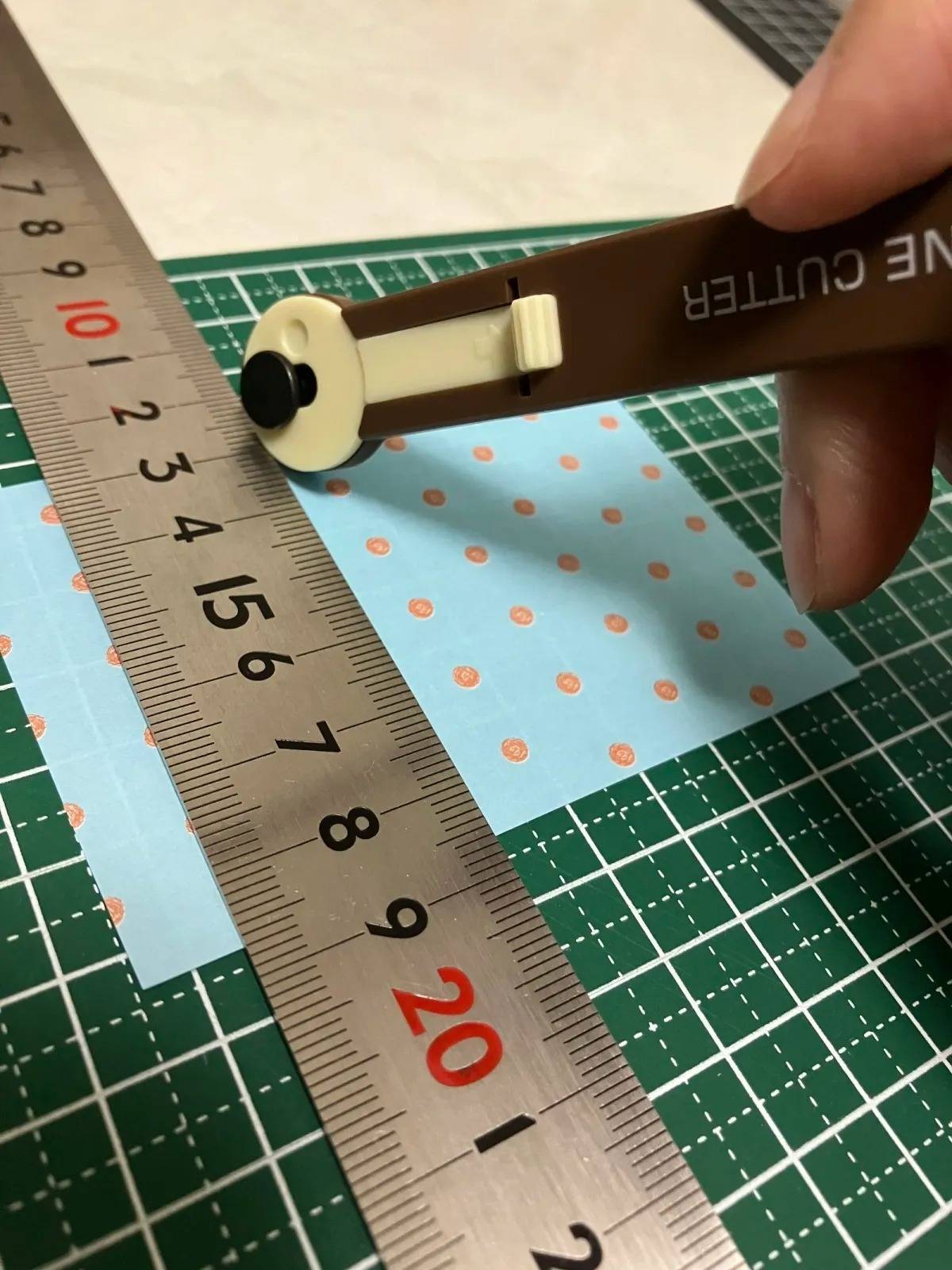 セリア：ミシン目カッター