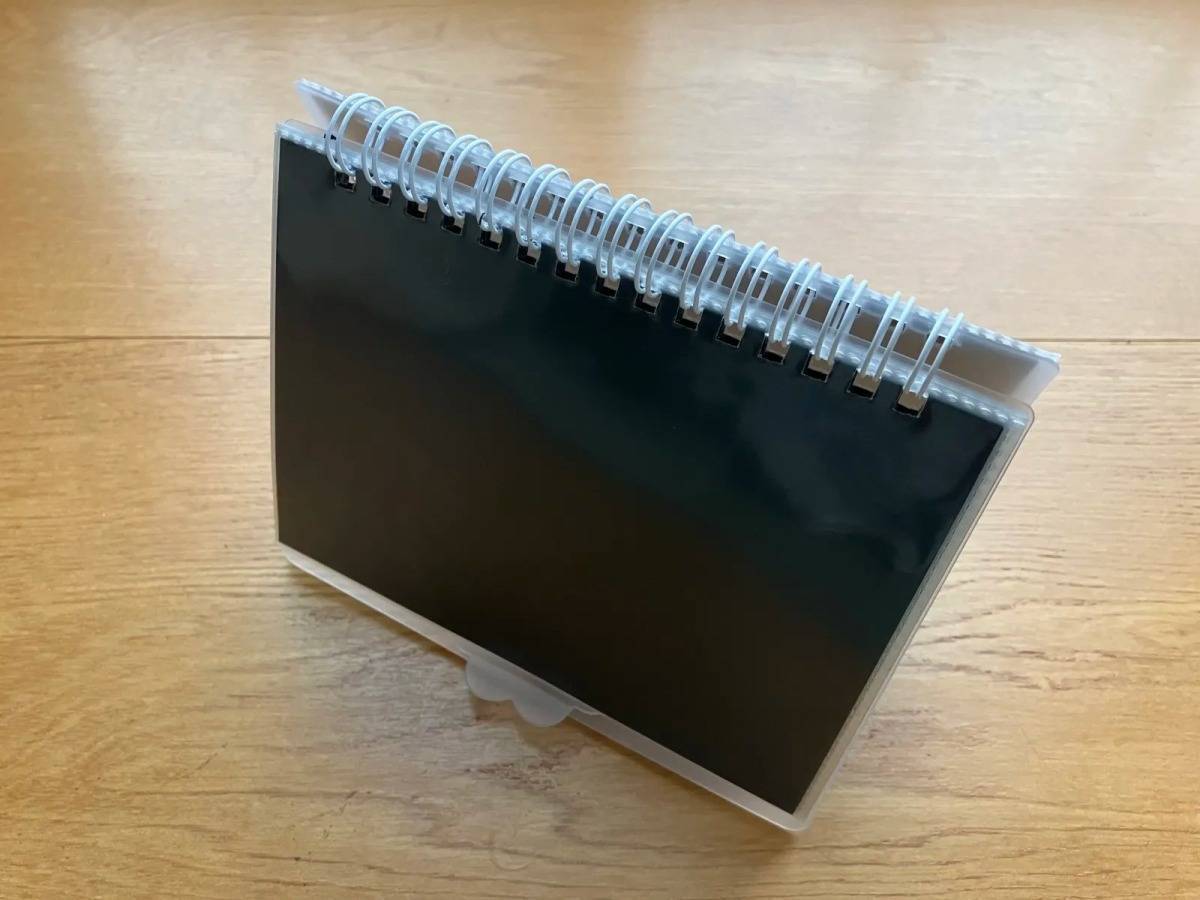 セリア：めくれるフォトスタンドにもなるアルバム