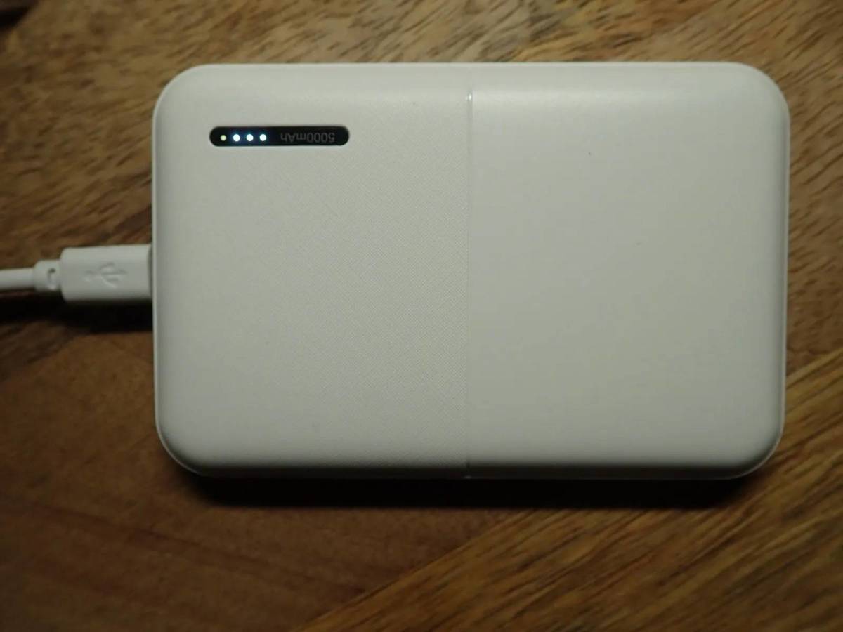 ダイソー：モバイルバッテリー5000mAh ホワイト