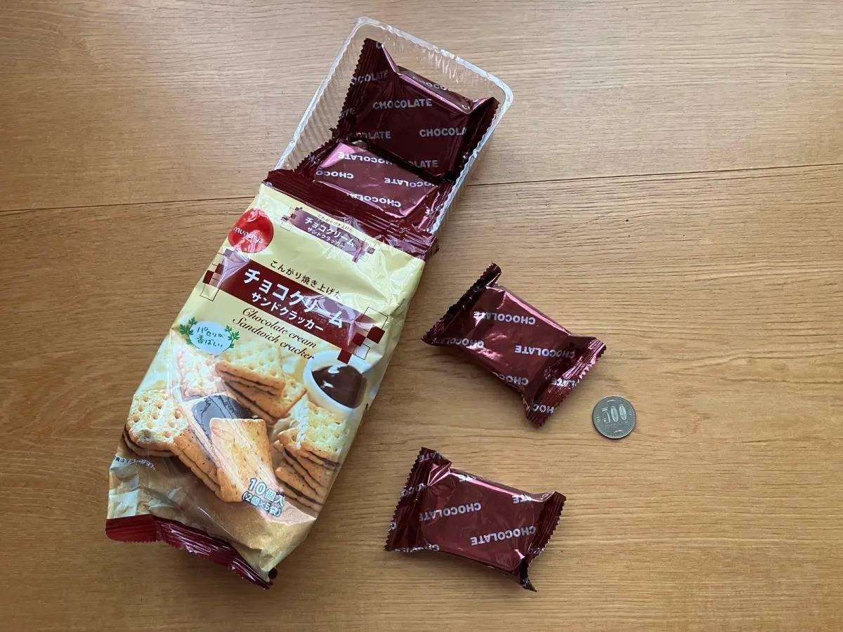 ダイソー：エヌエス チョコクリームサンドクラッカー 10個