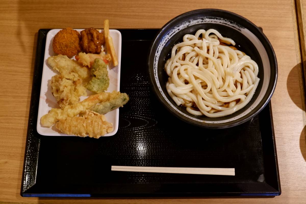 うどんと自分で取った天ぷら