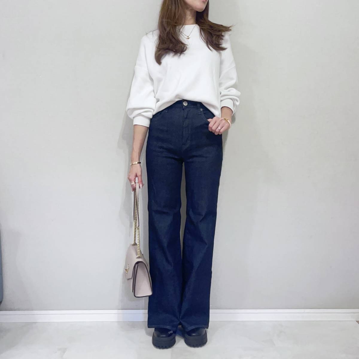 UNIQLOスムースコットンクルーネックセーター×デニムコーデ