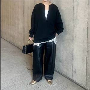 【2026年10月】50代女子はこう着て……！差がつくワイドパンツコーデ5選