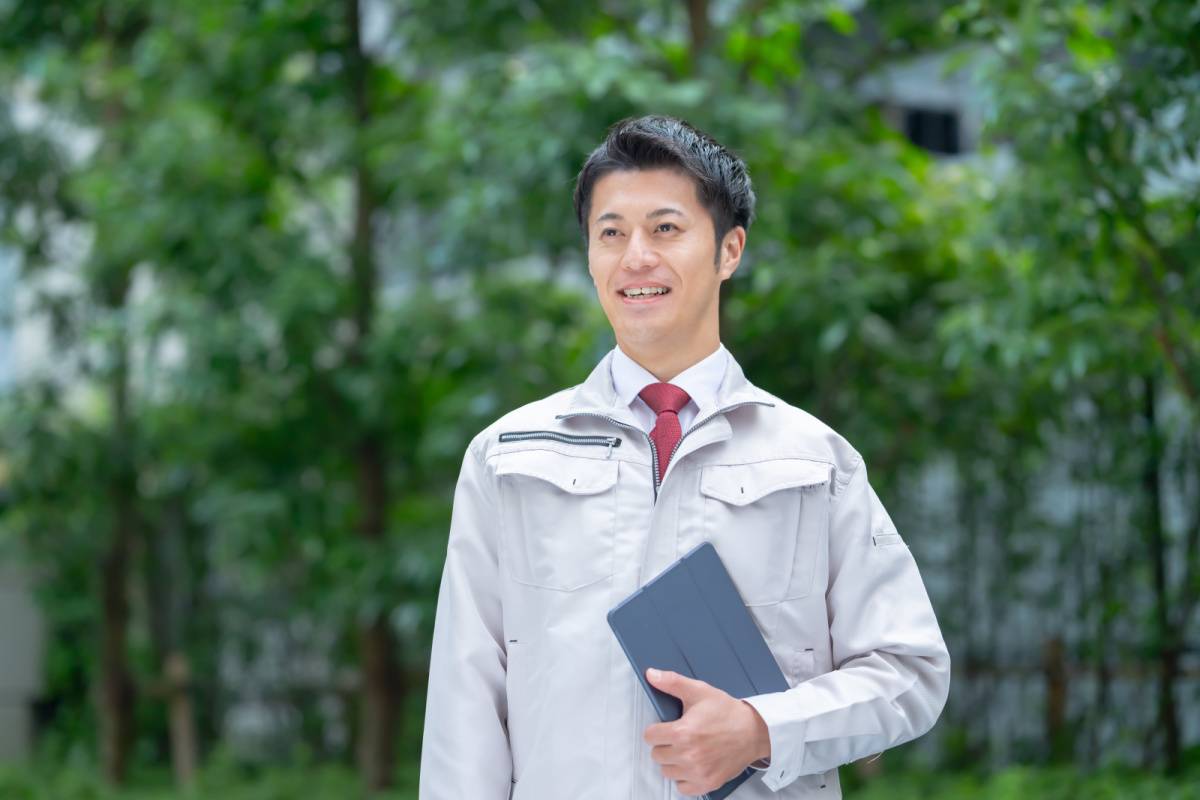 作業着姿の男性