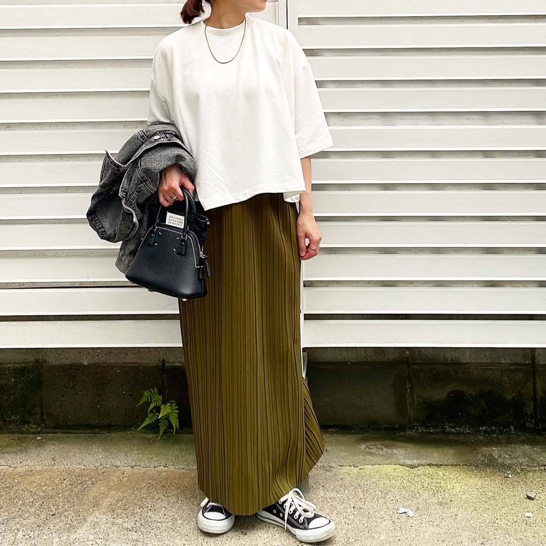 カーキのプリーツスカートを主役にする!