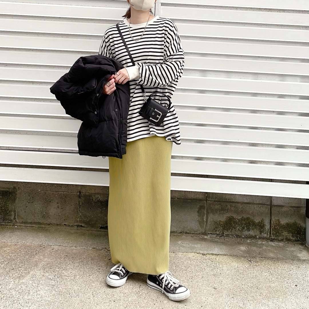 ボーダー柄トップス×カラースカート