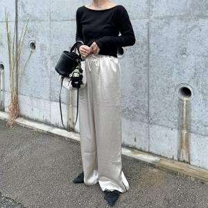 【2026年10月】50代は、マネしてみて。センスいいワイドパンツコーデ5選