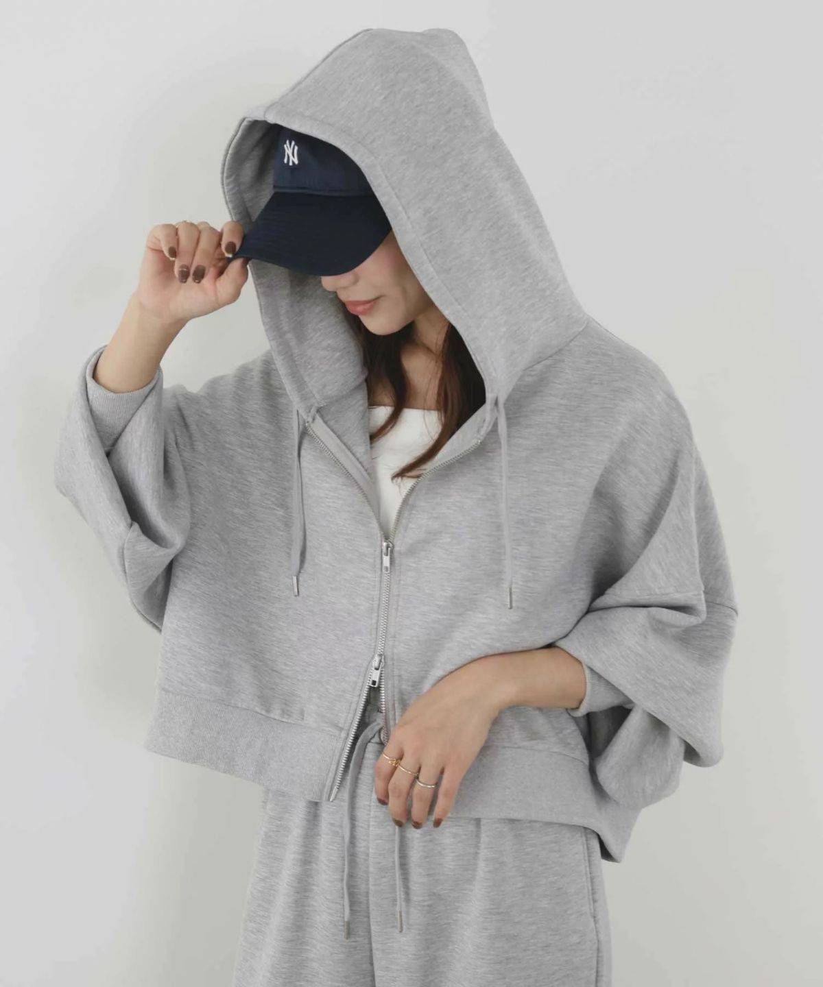 Ran*hellam 限定販売 ダンボール ショート丈ジップパーカー