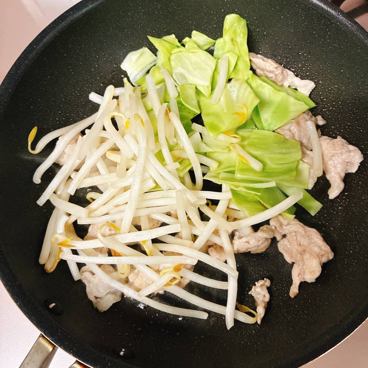 永谷園公式の「お茶づけ焼きそば(塩焼きそば風)」のレシピ