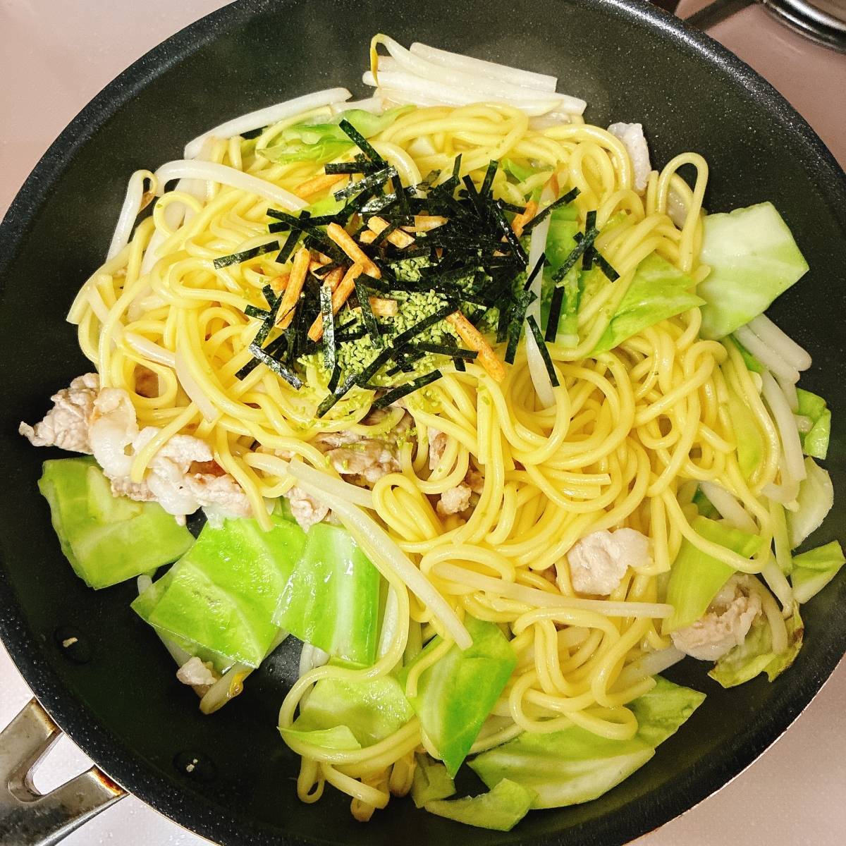 永谷園公式の「お茶づけ焼きそば(塩焼きそば風)」のレシピ