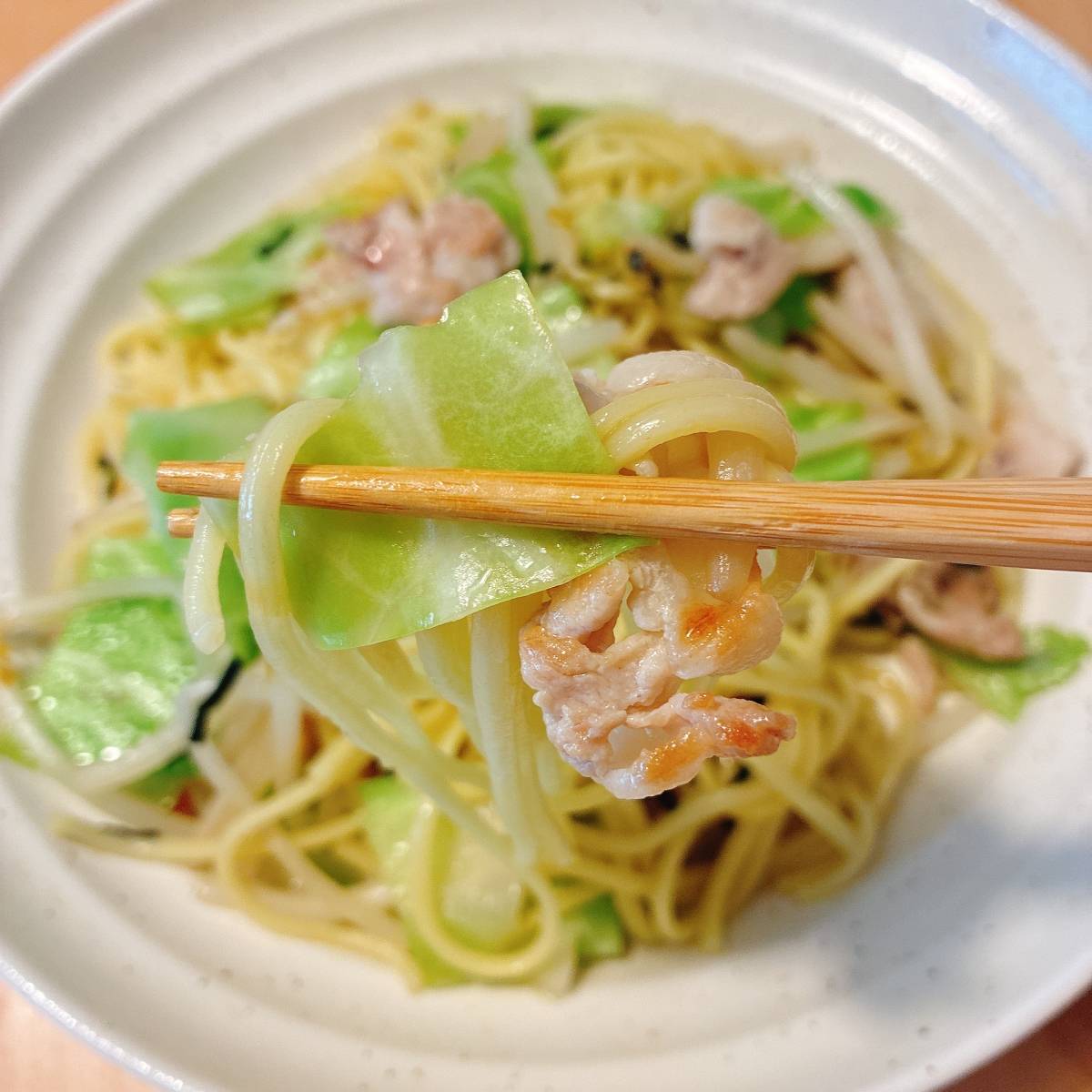 永谷園公式の「お茶づけ焼きそば(塩焼きそば風)」のレシピ