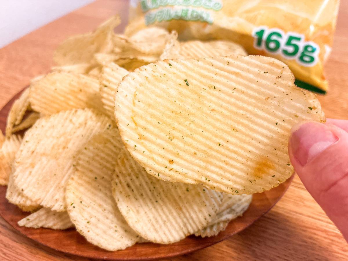 オーケー：塩・のりで味付けしたポテトチップス厚切り
