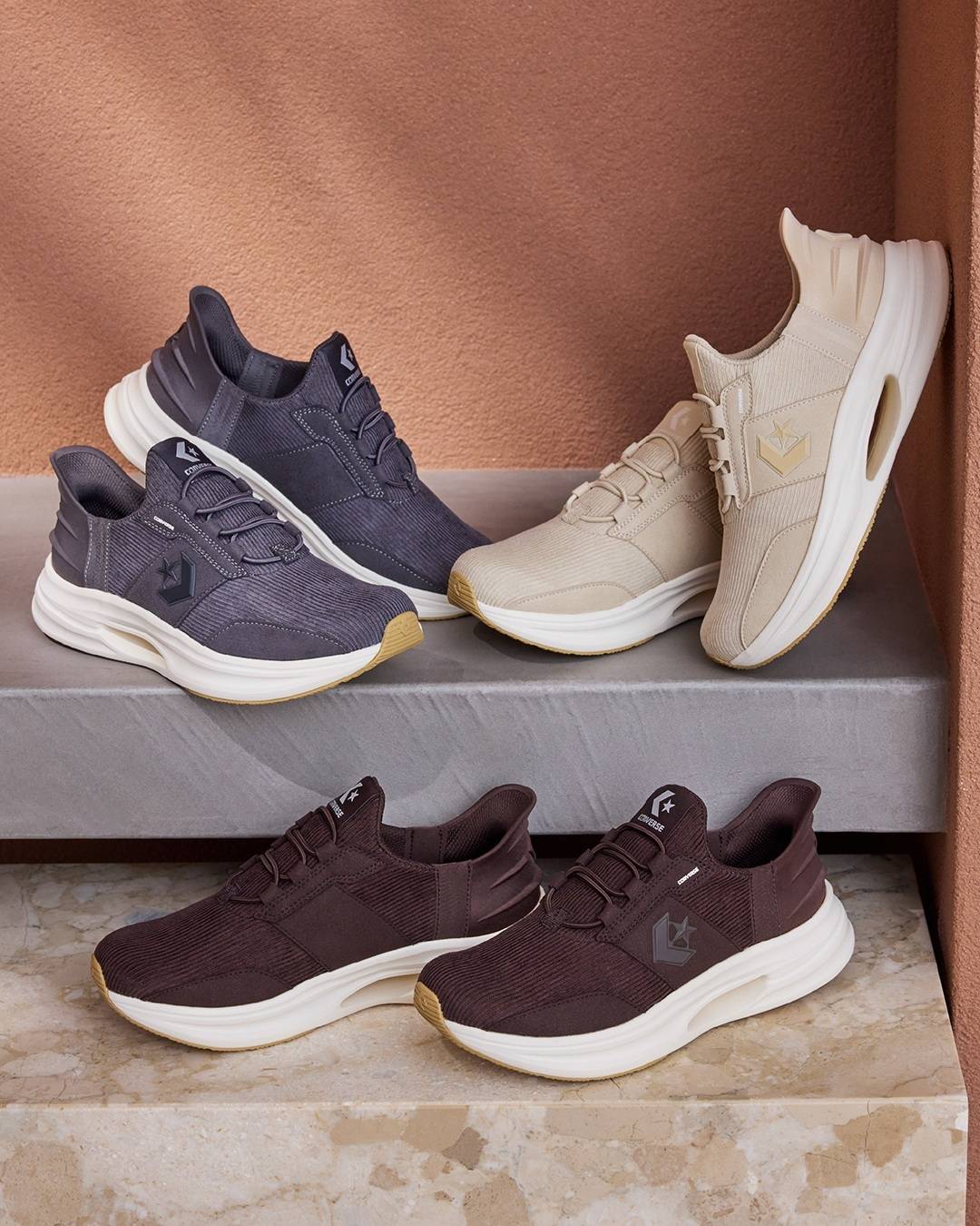 CONVERSE RUNNINGのハンズフリーシューズ「スリットスライド」シリーズ