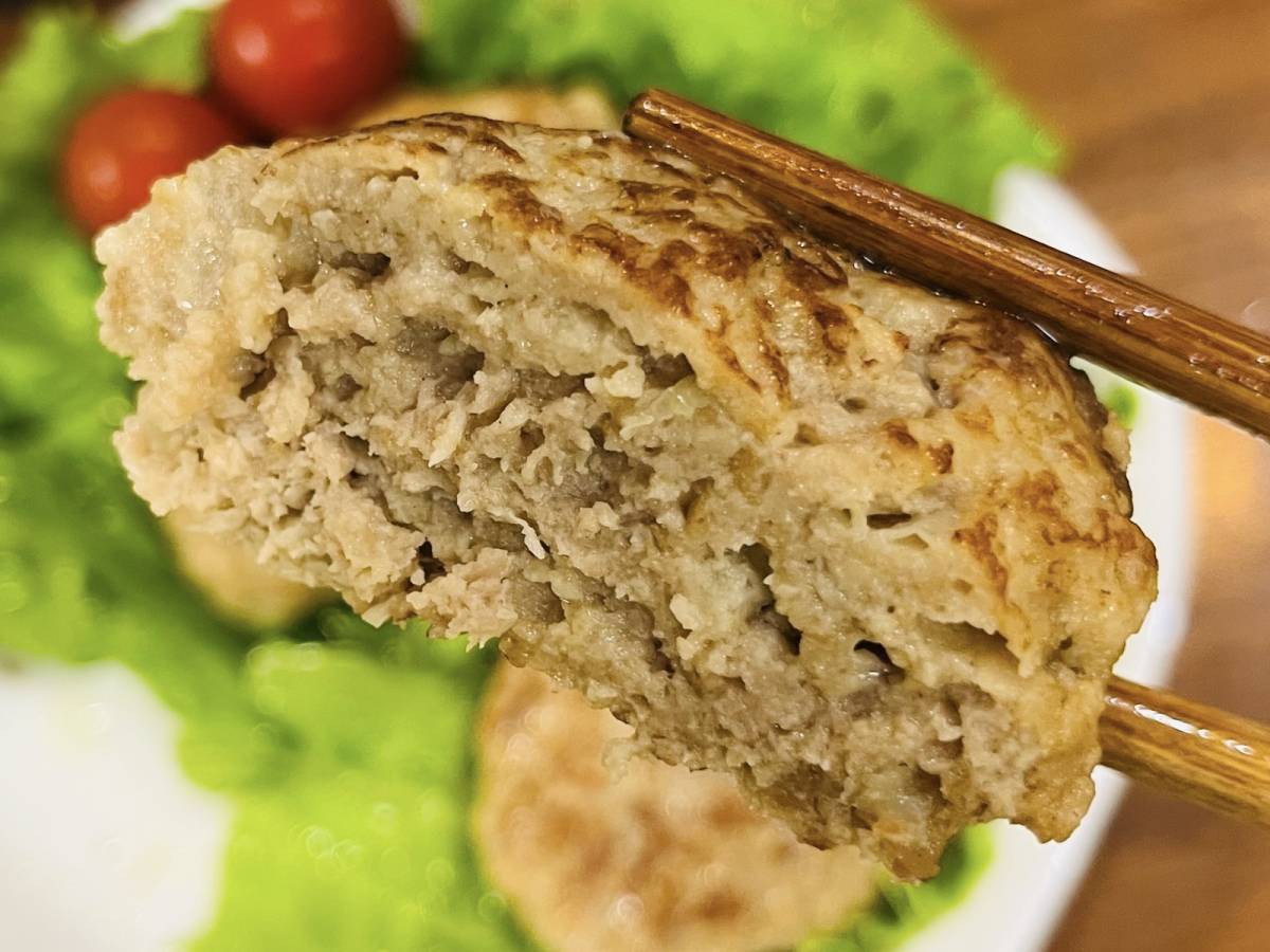 ドラッグストアコスモス：牛肉と豚肉の黄金比率 やわらかハンバーグ