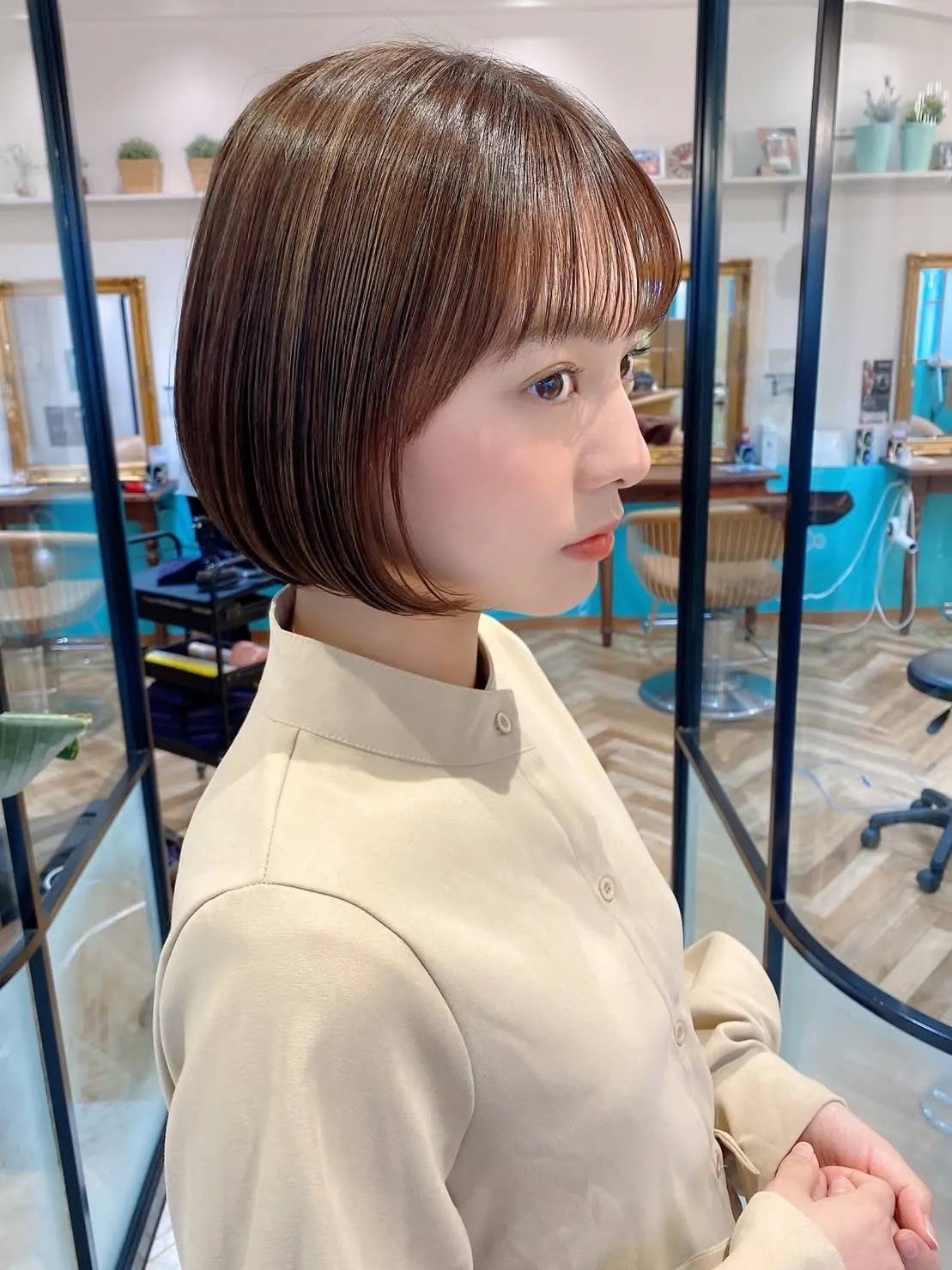 ライトベージュ