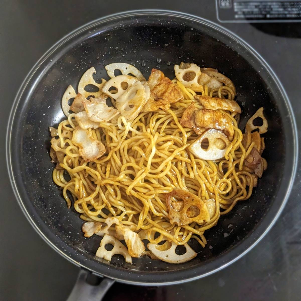 マルちゃん公式の「しゃきしゃき蓮根と豚バラの焼そば」のレシピ