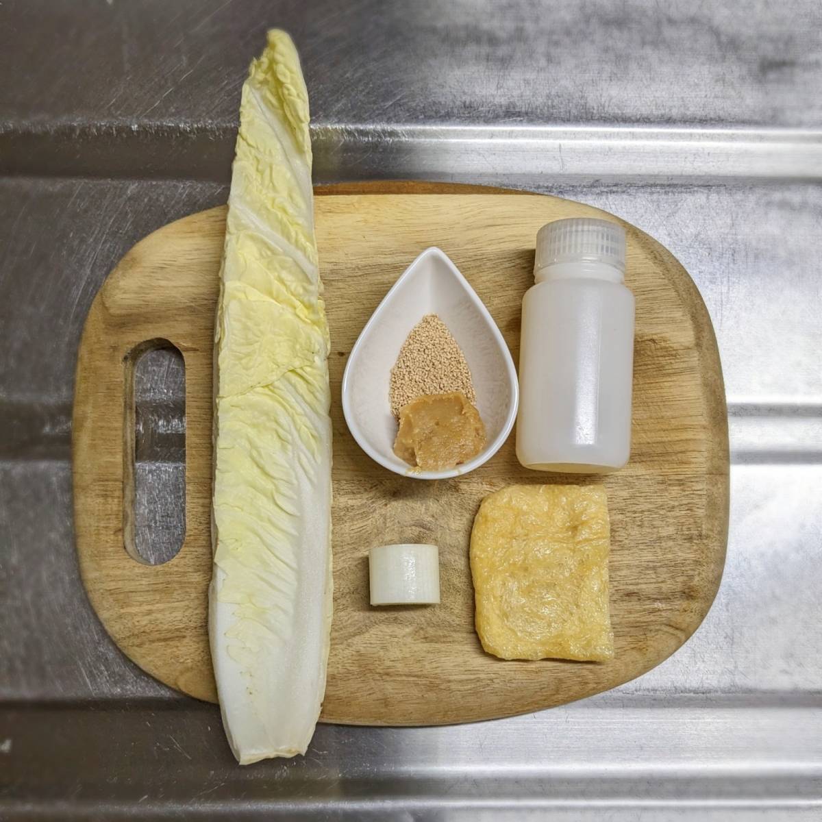 JAグループ公式の「白菜と油揚げ長ネギの味噌汁」のレシピ
