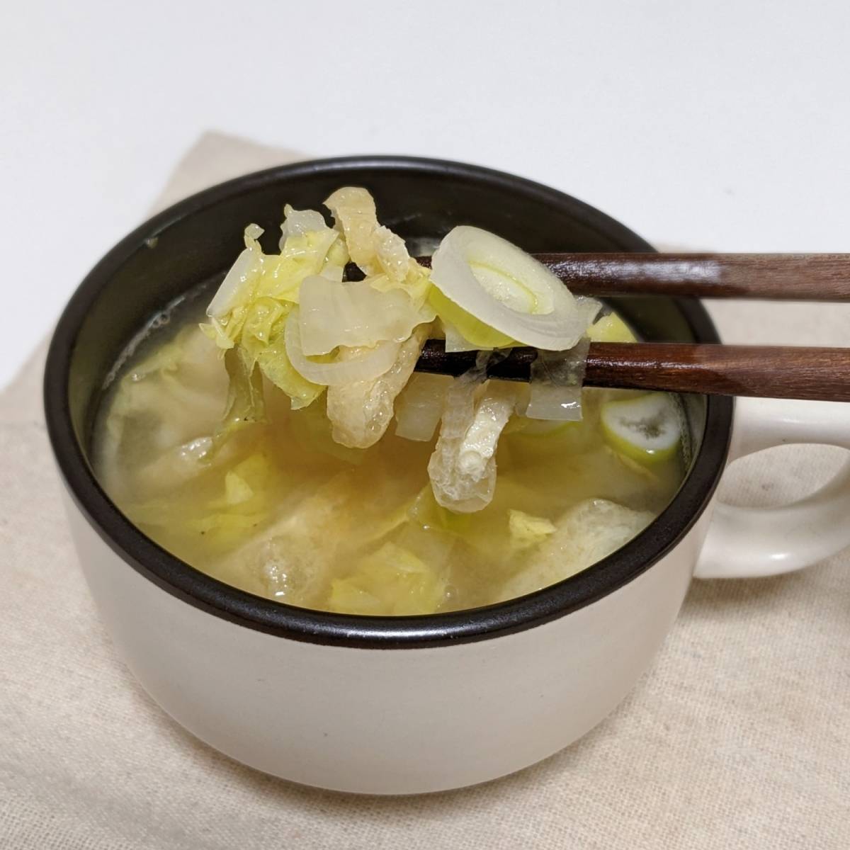 JAグループ公式の「白菜と油揚げ長ネギの味噌汁」のレシピ