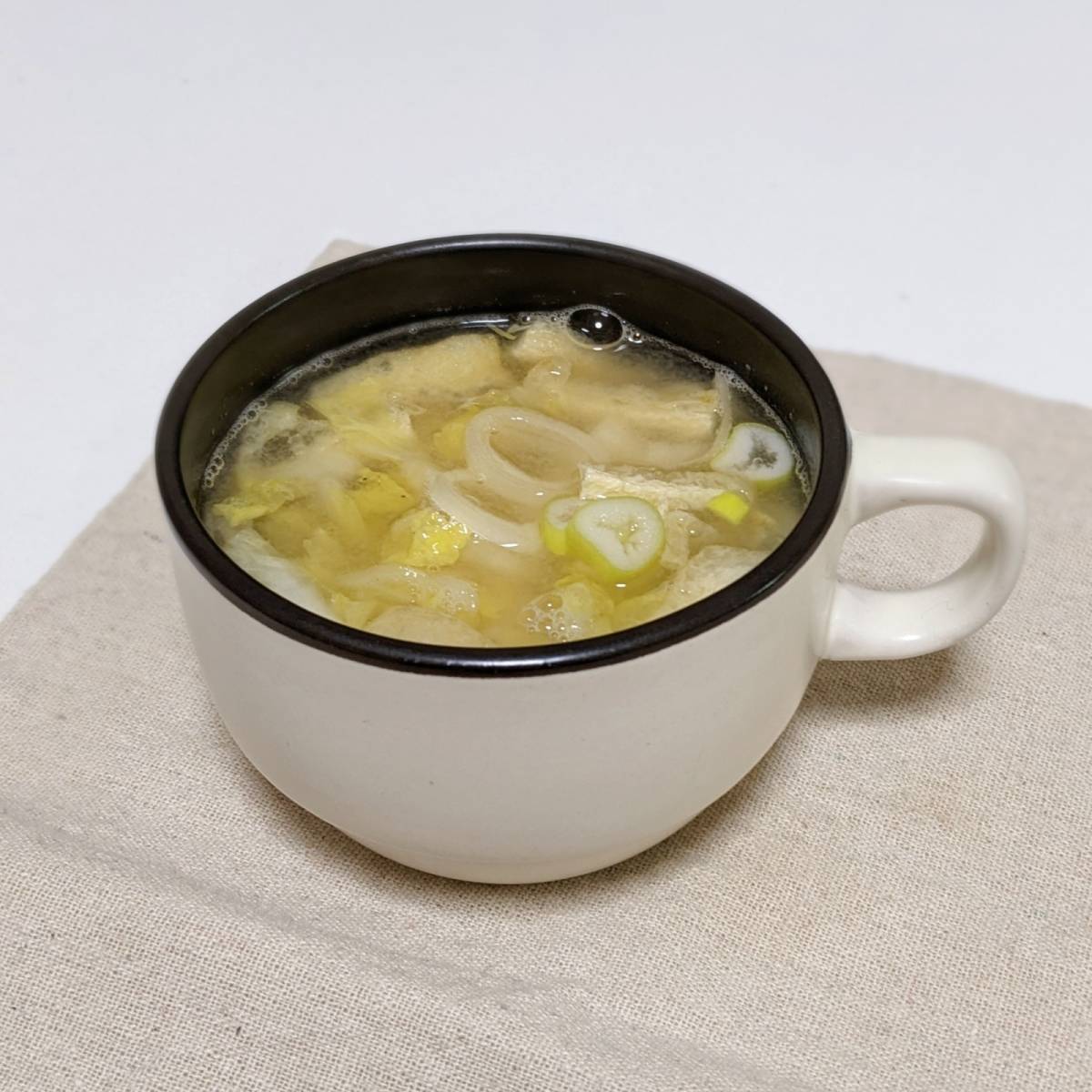 JAグループ公式の「白菜と油揚げ長ネギの味噌汁」のレシピ