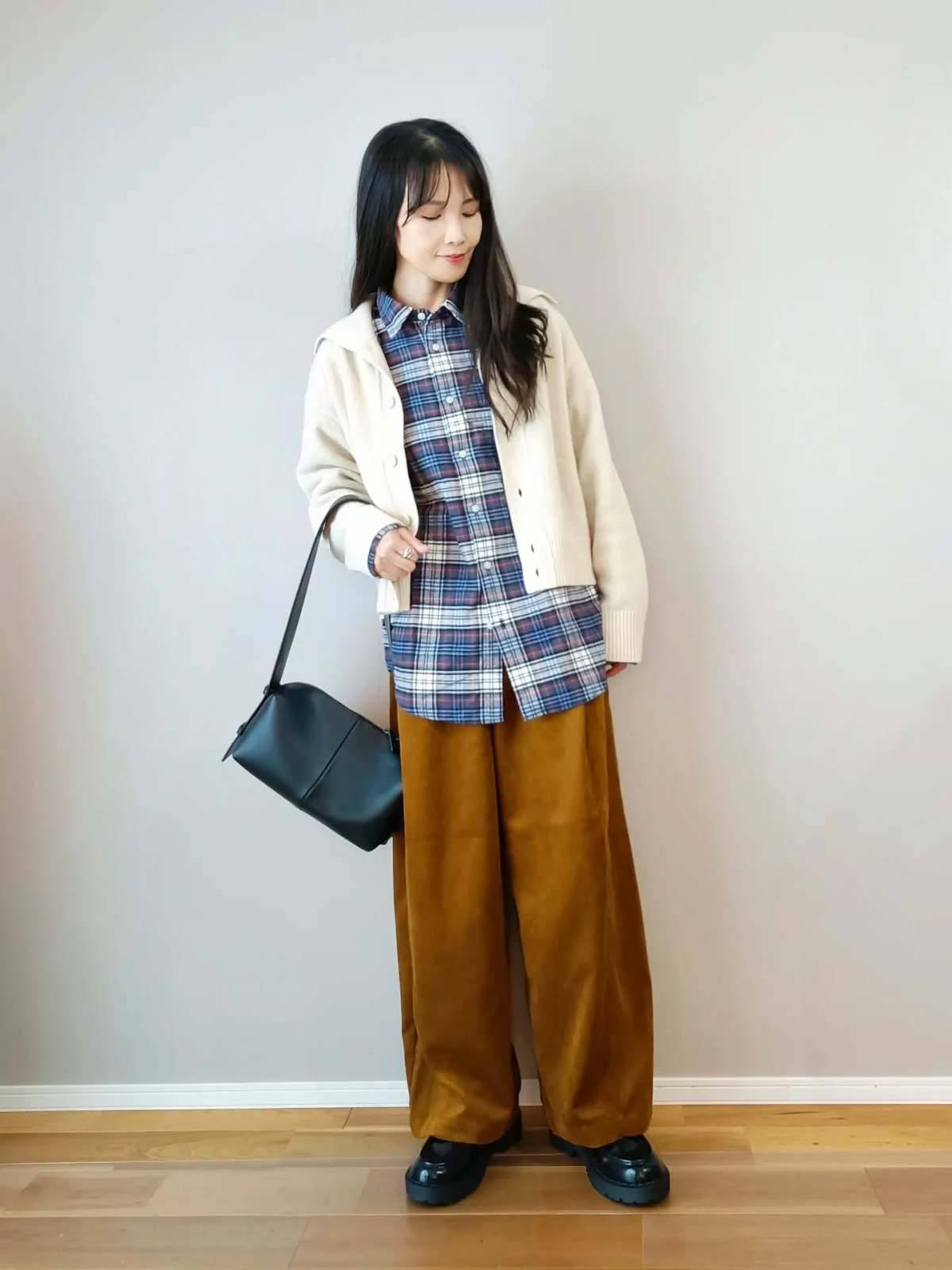 チェック柄シャツ×カーディガン