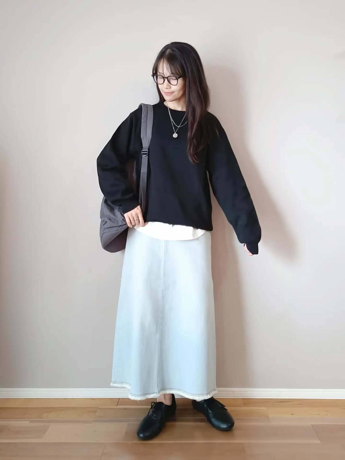 スウェット×デニムスカート