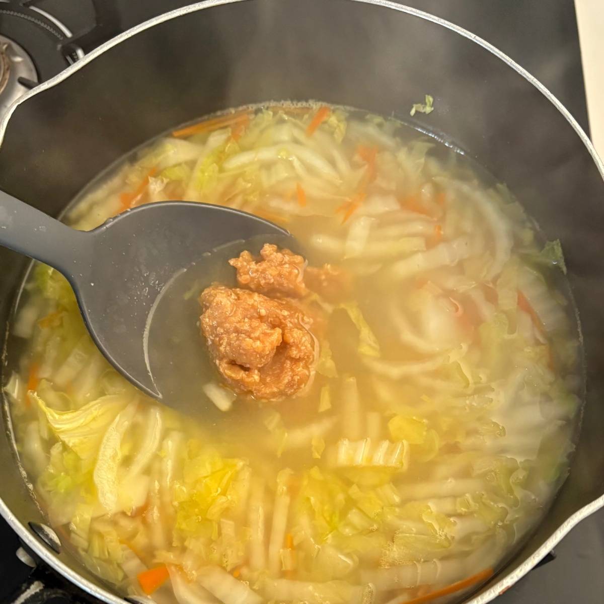 JAグループ公式の「キャベツと白菜人参の炒め味噌汁」レシピ