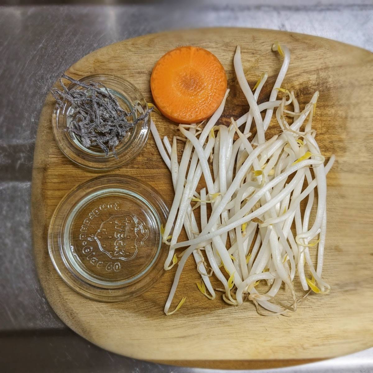 くらこん公式の「塩こんぶともやしの酢の物」のレシピ
