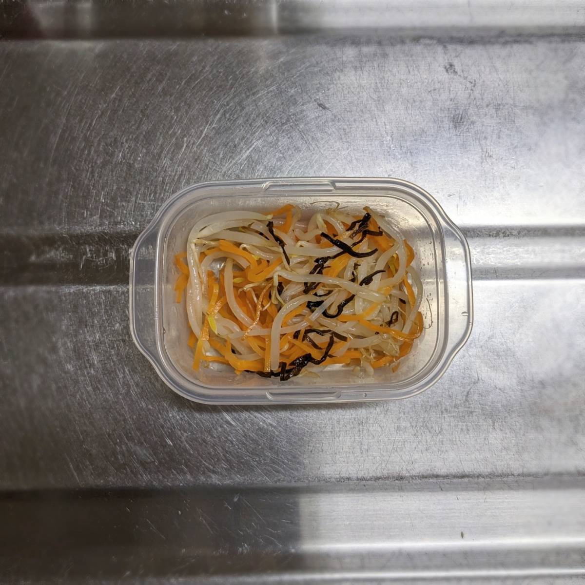 くらこん公式の「塩こんぶともやしの酢の物」のレシピ