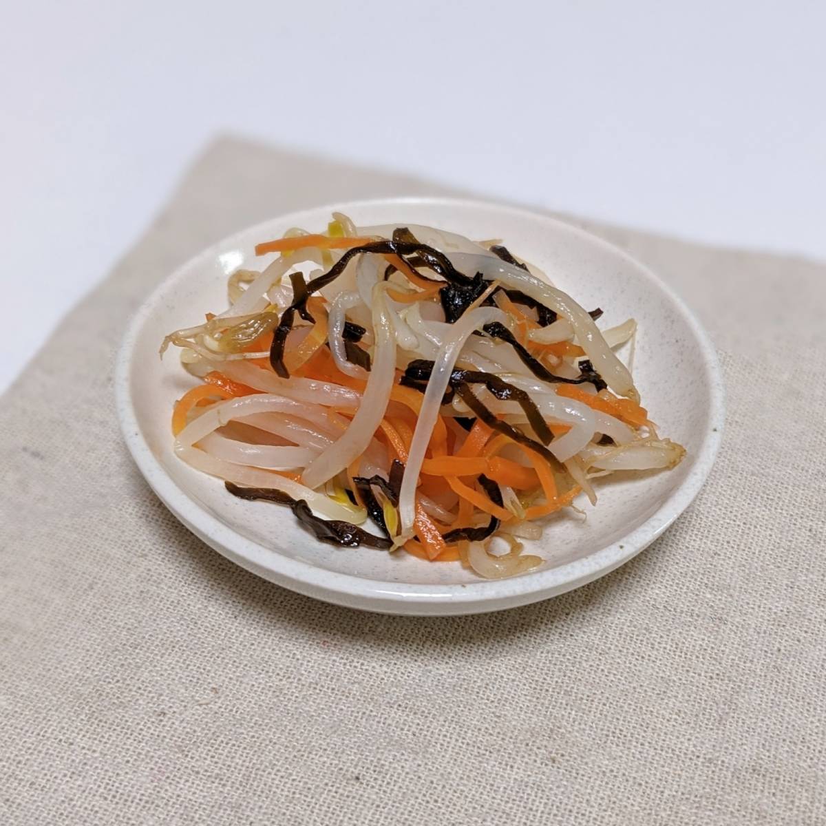 くらこん公式の「塩こんぶともやしの酢の物」のレシピ
