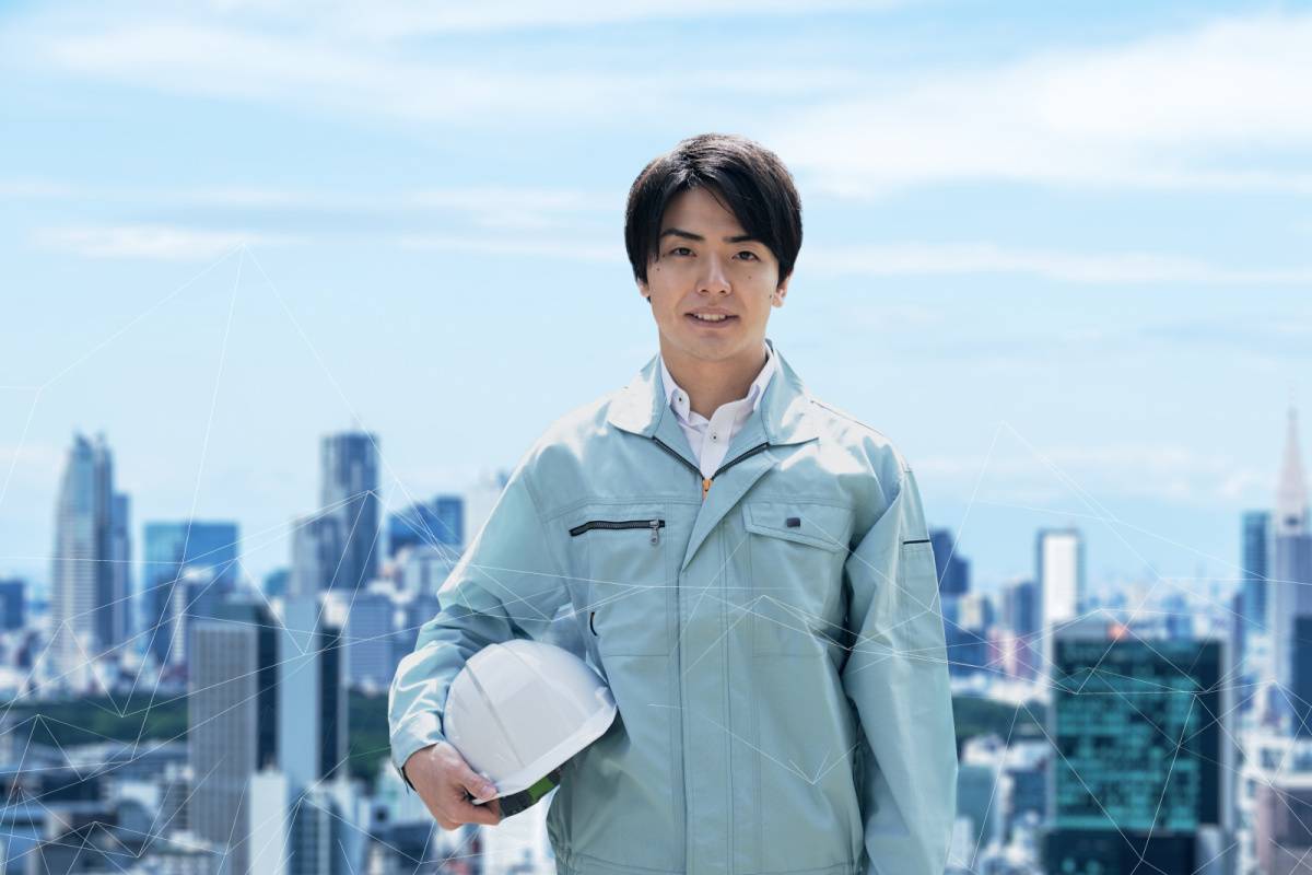 作業服姿の男性
