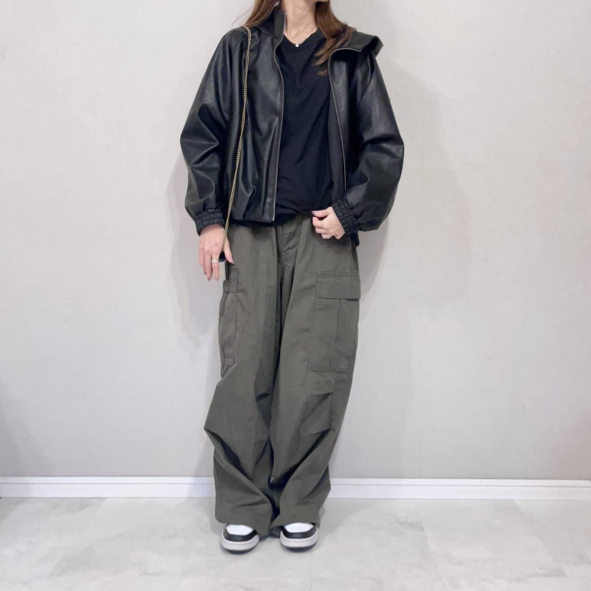 GUフェイクレザーバルーンヘムパーカコーデ