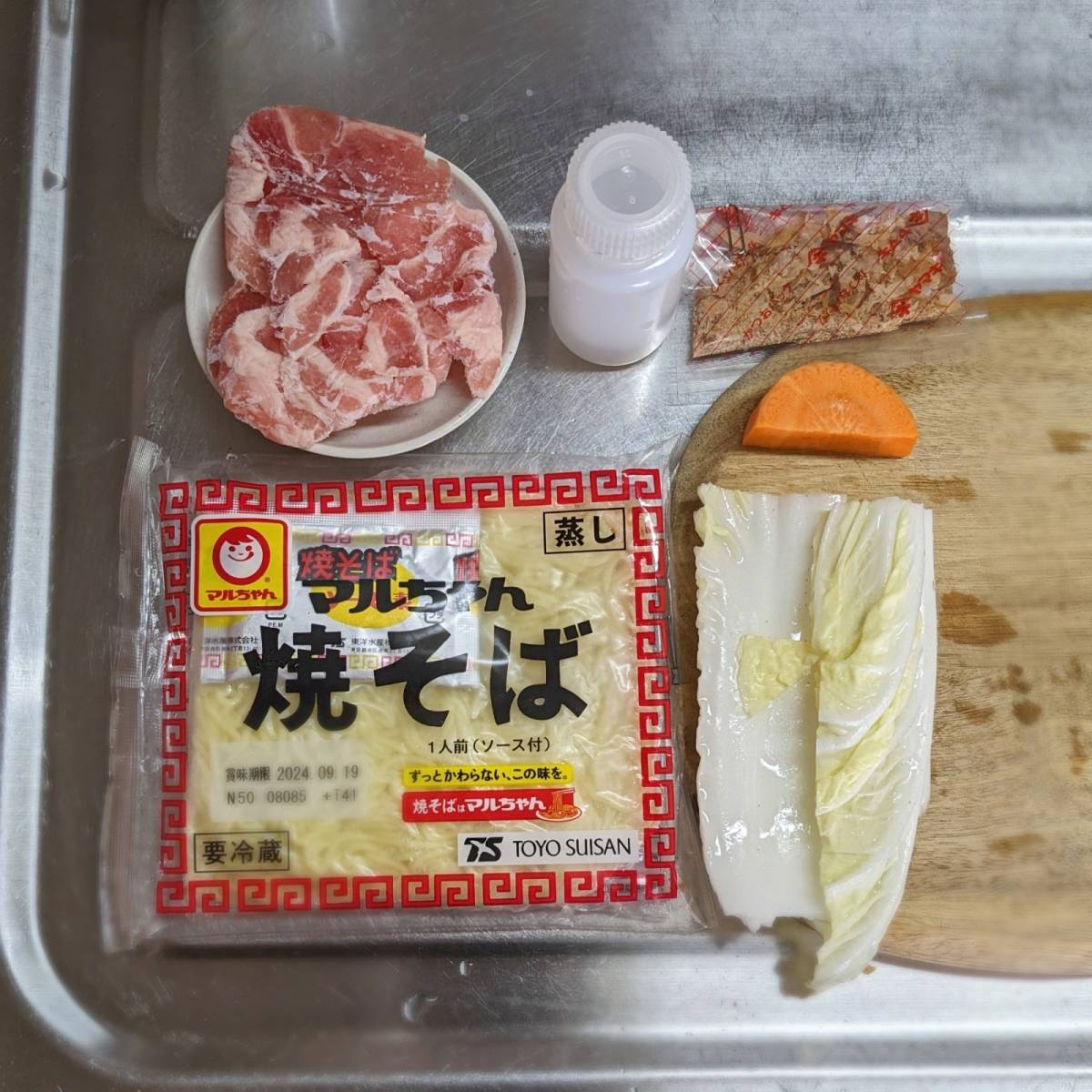 マルちゃん公式の「白菜と豚バラのソース焼そば」のレシピ