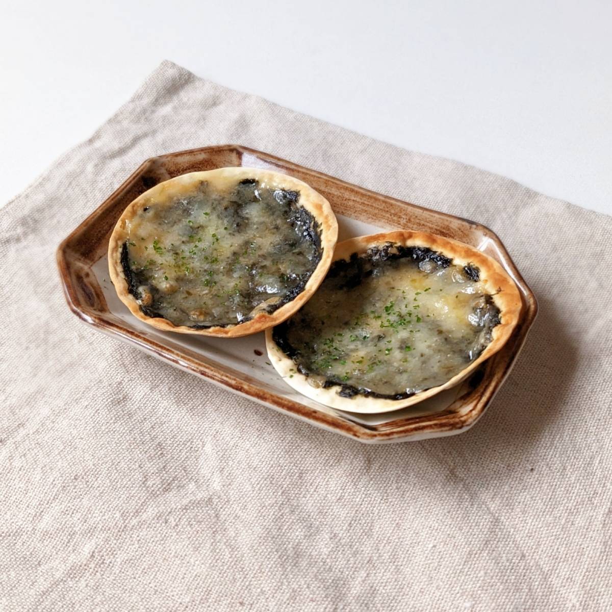 モランボン公式の「餃子皮でいそチーズせんべい」のレシピ