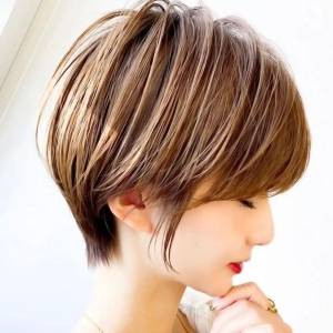 白髪は隠すよりぼかす！40代に似合うヘアカラー5選〜2026年秋〜