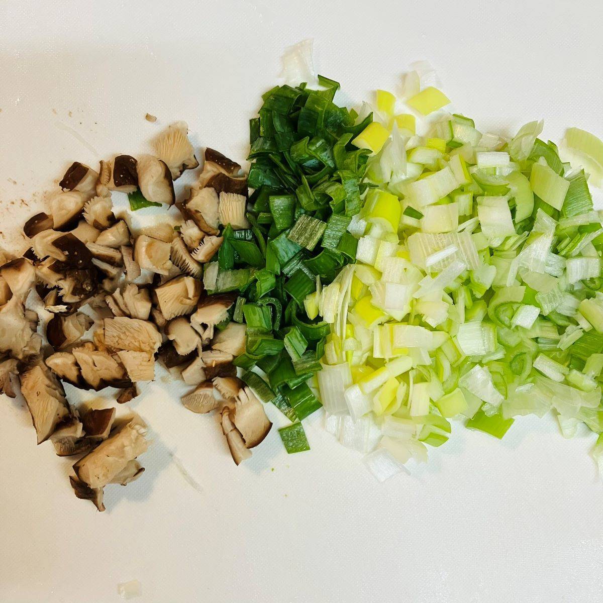 ニッスイ公式の「挽きおさかなのソーセージ麻婆豆腐」のレシピ