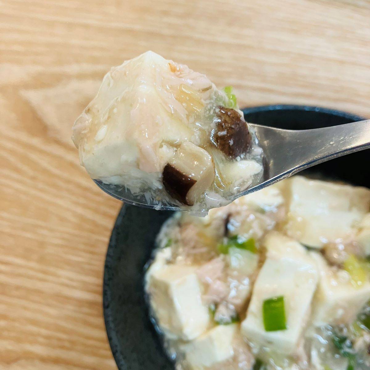 ニッスイ公式の「挽きおさかなのソーセージ麻婆豆腐」のレシピ