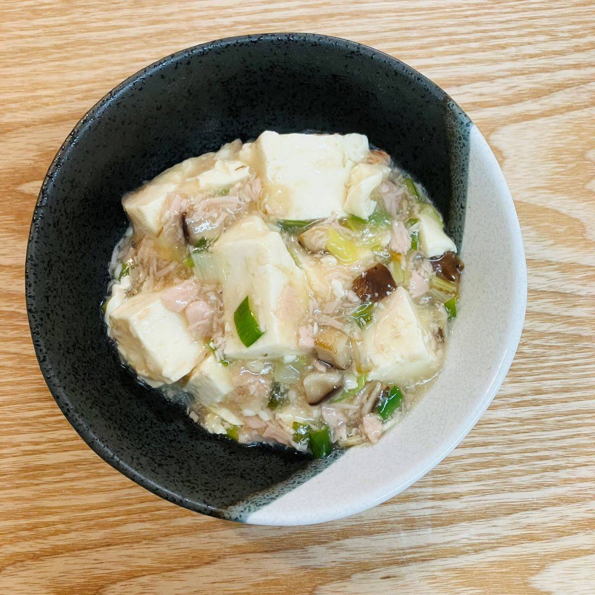 ニッスイ公式の「挽きおさかなのソーセージ麻婆豆腐」のレシピ