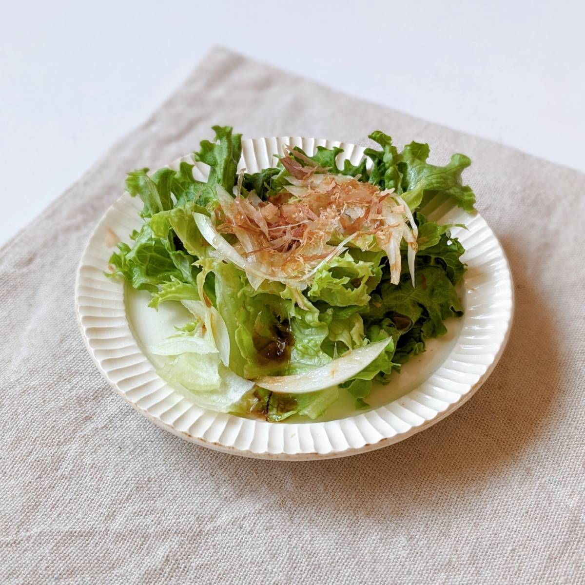 JAグループ公式の「和風おかかサラダ」のレシピ