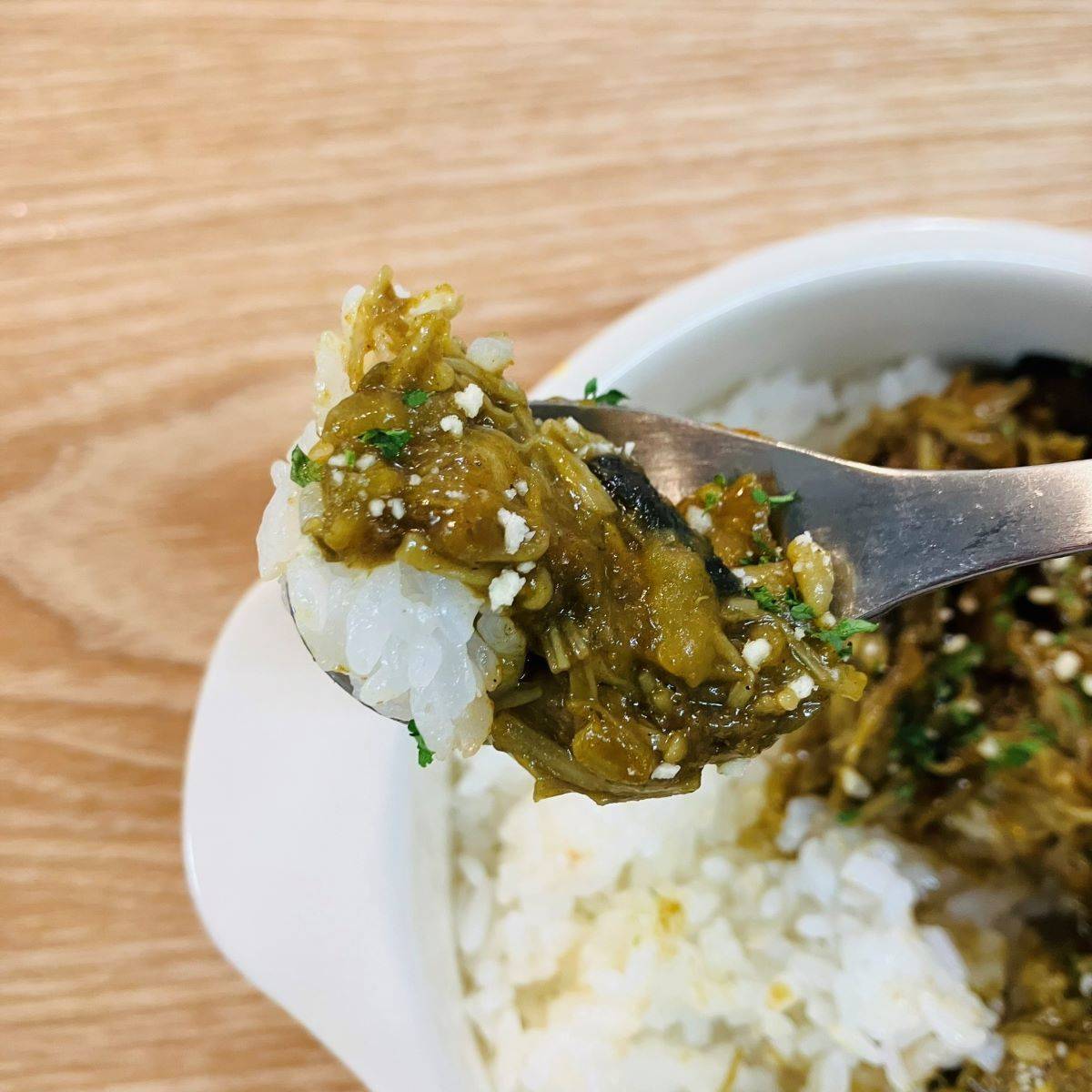 JAグループ公式の「茄子としめじのドライカレー」のレシピ