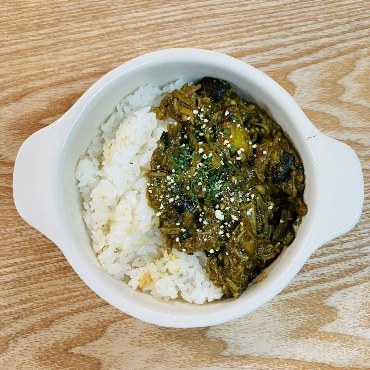 JAグループ公式の「茄子としめじのドライカレー」のレシピ
