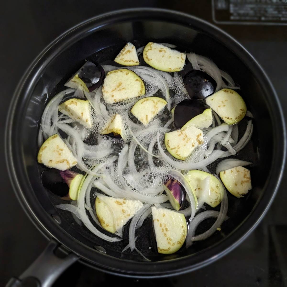 JAグループ公式の「茄子と玉ねぎのお味噌汁」のレシピ