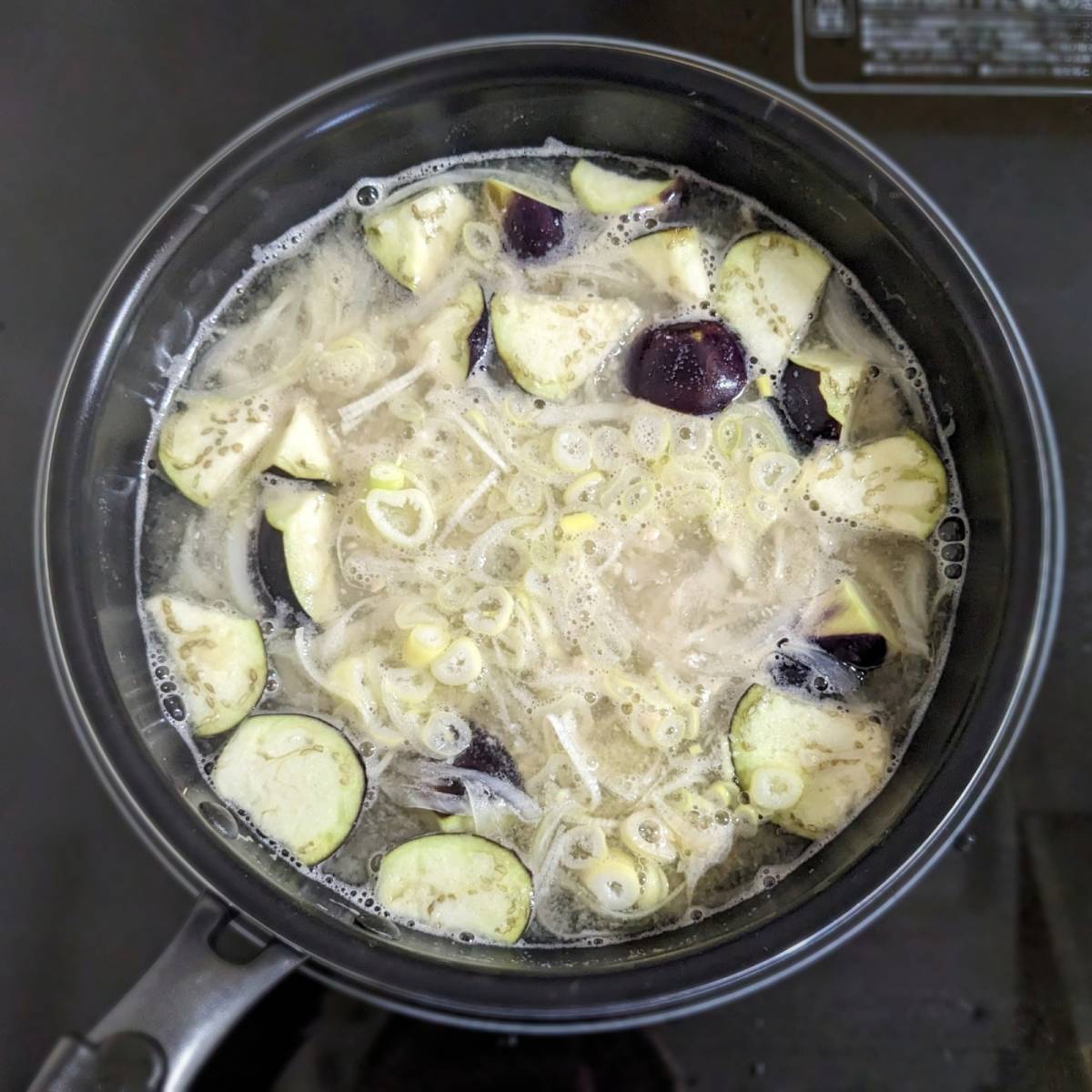 JAグループ公式の「茄子と玉ねぎのお味噌汁」のレシピ