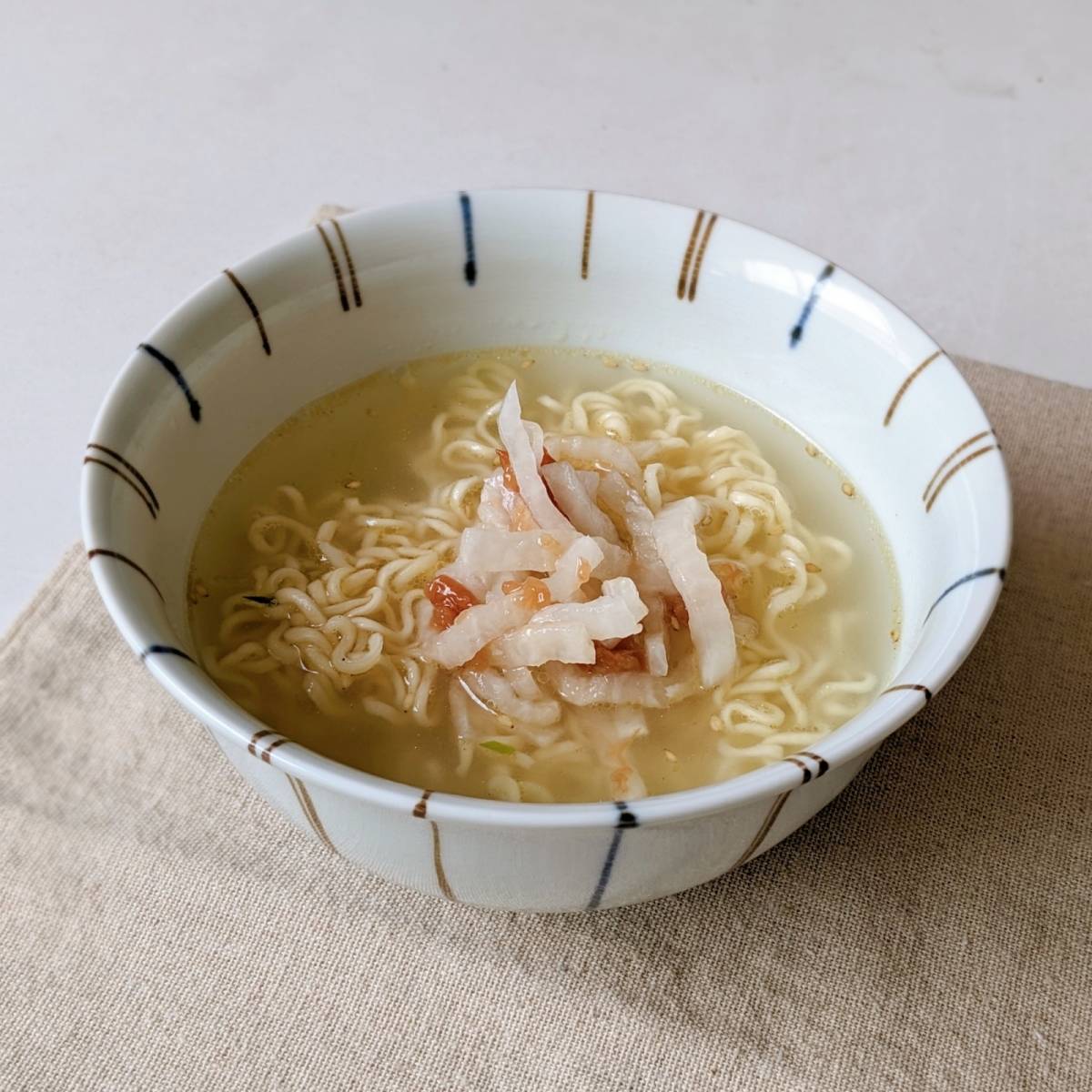サッポロ一番公式の「大根大量消費！さっぱり梅大根塩ラーメン」のレシピ