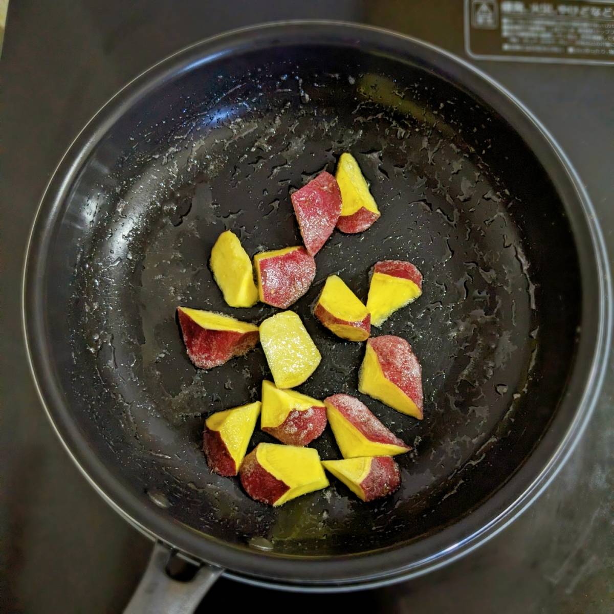 JAグループ公式の「ごま油が香る♪簡単♪おつまみ♪さつまいもの塩炒め」のレシピ